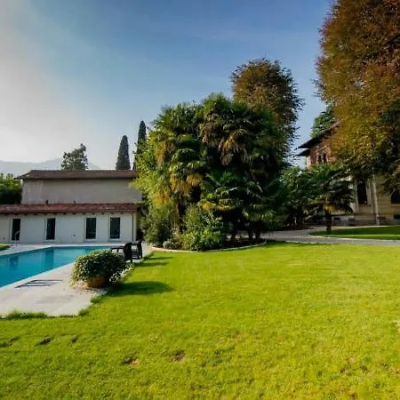 Sleeps 18 Pool