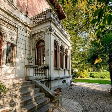 Sleeps 18 Pool
