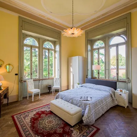 Sleeps 18 Pool